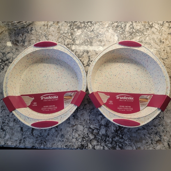 NWT set of 2 - Trudeau 9" Confetti Silicone Cake or Pie Dish with Pink Handles - Picture 2 of 5